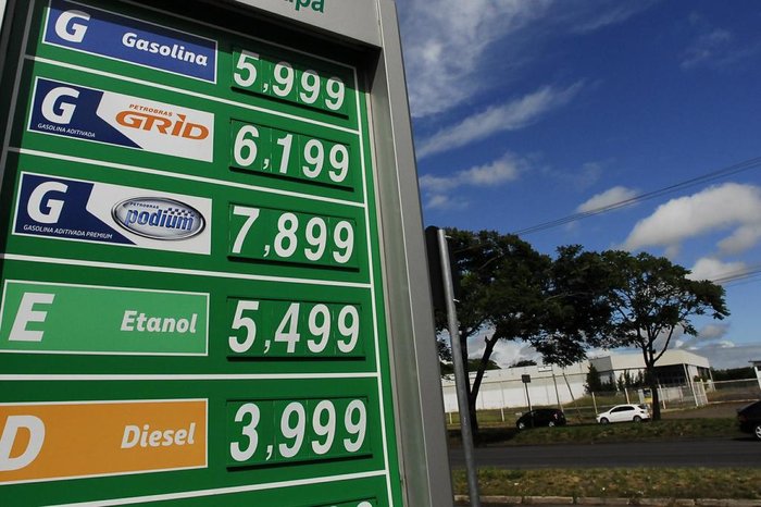 Veja agora! gasolina por R$ 5,99, você que é da área Fiscal, sabe o porque?