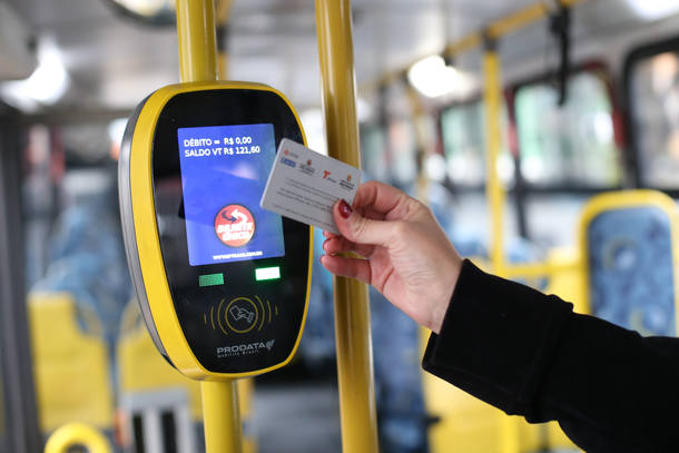 Vale transporte considerado como insumo para créditos de PIS e COFINS, entenda.